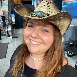 Meet your Posher, Carlie